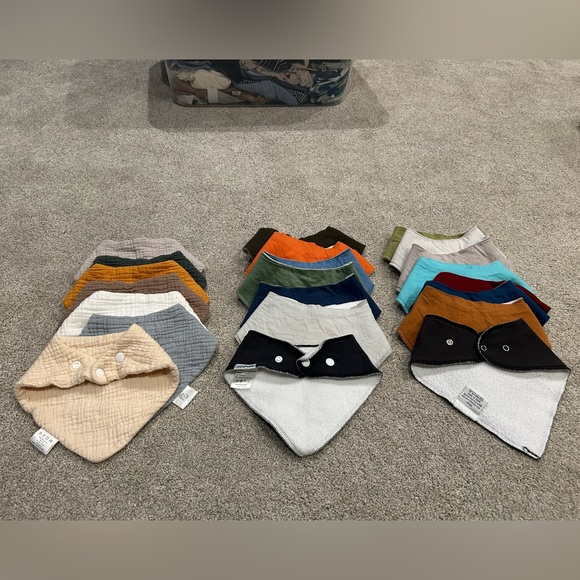 Lot of 22 bibs! - Picture 2 of 2